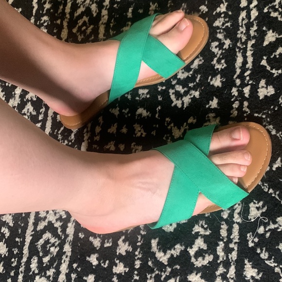 Old Navy Green Sandals, Size 8 - Picture 5 of 5
